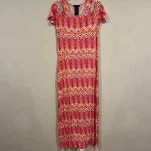 Maxi dress with shoulder cutout